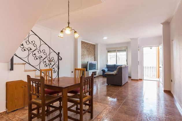 Foto 1 de Casa adossada en venda a Torres de Cotillas (Las) de 4 habitacions amb terrassa i jardí