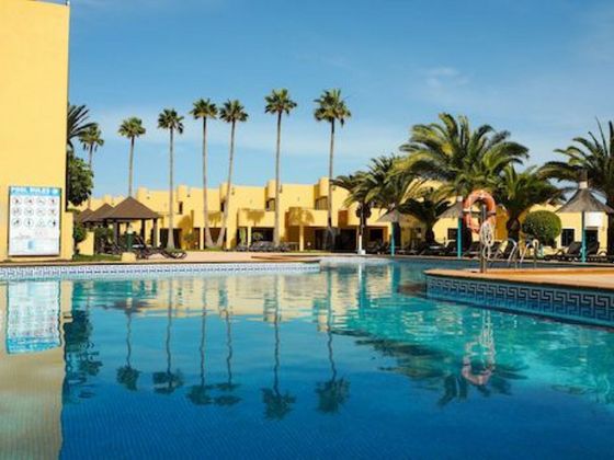 Foto 2 de Estudi en venda a avenida Gran Canaria amb terrassa i piscina