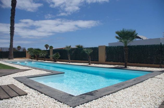 Foto 2 de Chalet en venta en Caleta de Fuste de 3 habitaciones con terraza y piscina