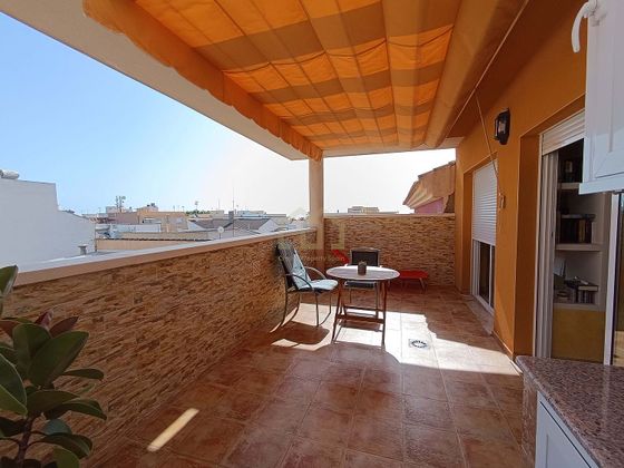 Foto 2 de Ático en venta en Torre de la Horadada de 2 habitaciones con terraza y balcón