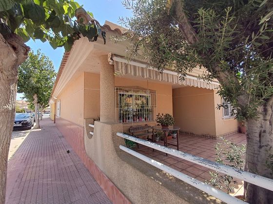Foto 2 de Casa en venta en Centro - Alcazares, Los de 3 habitaciones con terraza y garaje
