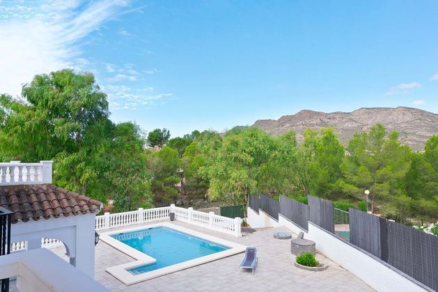 Foto 2 de Casa en venda a Yecla de 9 habitacions amb terrassa i piscina
