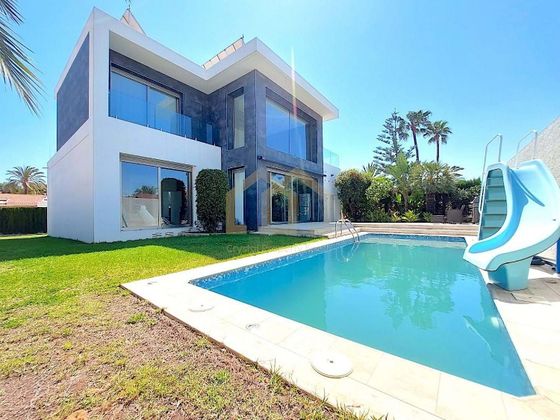 Foto 1 de Casa en venda a Nueva Torrevieja - Aguas Nuevas de 3 habitacions amb terrassa i piscina