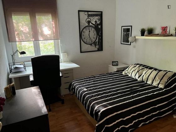 Foto 2 de Alquiler de piso en Puerta del Ángel de 3 habitaciones con muebles y aire acondicionado