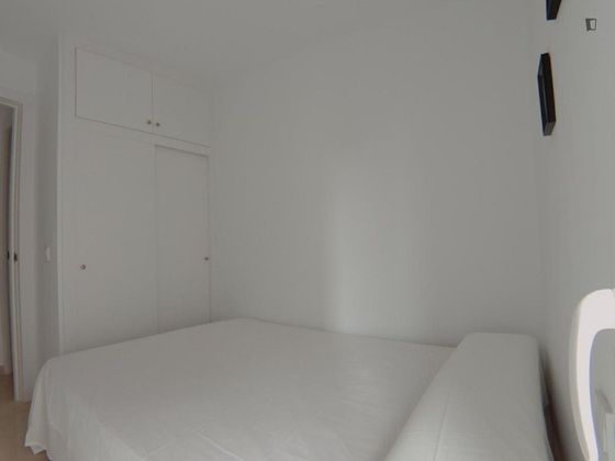 Foto 2 de Alquiler de piso en Zofio de 2 habitaciones con muebles y aire acondicionado