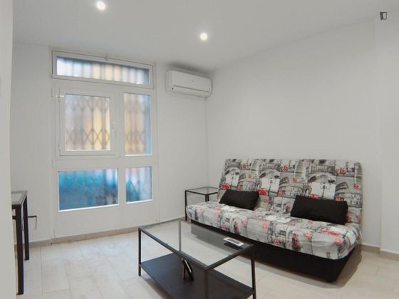 Foto 2 de Piso en alquiler en Berruguete de 1 habitación con muebles y aire acondicionado
