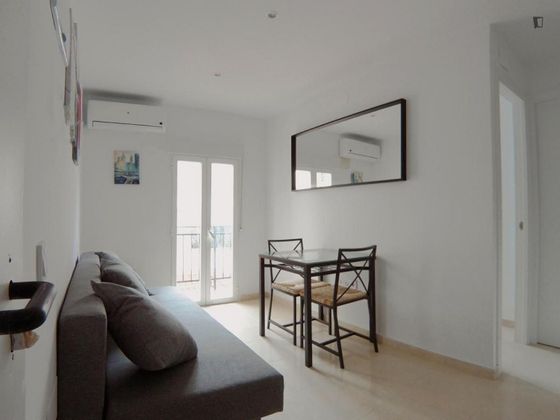 Foto 2 de Alquiler de piso en Zofio de 1 habitación con muebles y aire acondicionado