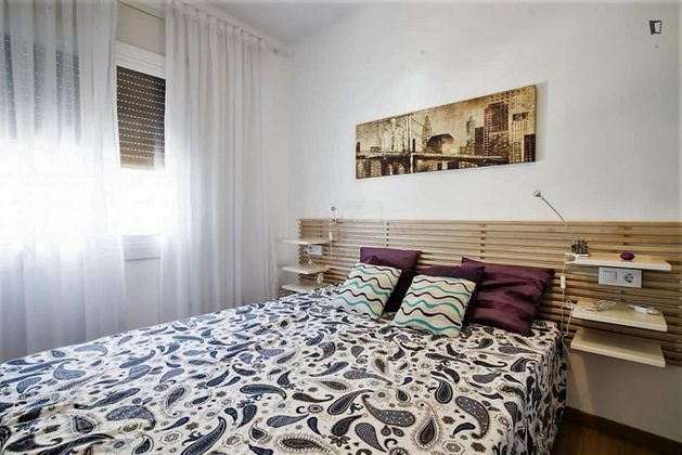 Foto 1 de Piso en alquiler en El Turó de la Peira de 2 habitaciones con muebles y aire acondicionado