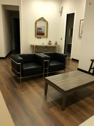 Foto 2 de Piso en alquiler en El Gòtic de 2 habitaciones con muebles y aire acondicionado