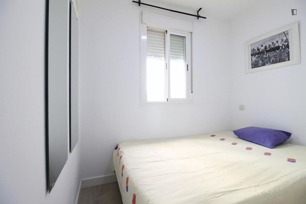 Foto 2 de Alquiler de piso en Puerta del Ángel de 2 habitaciones con muebles y aire acondicionado