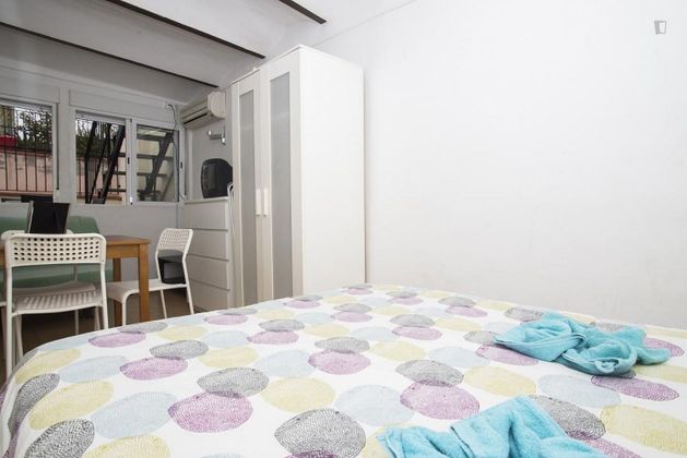 Foto 1 de Alquiler de estudio en Sant Pere, Santa Caterina i la Ribera con terraza y muebles