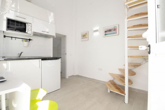 Foto 1 de Alquiler de piso en Zofio de 2 habitaciones con muebles