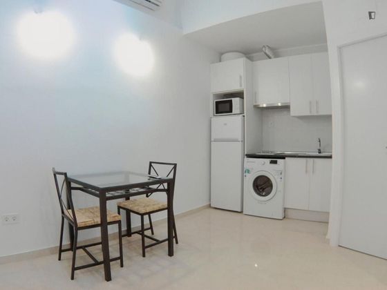Foto 2 de Alquiler de piso en Zofio de 2 habitaciones con muebles