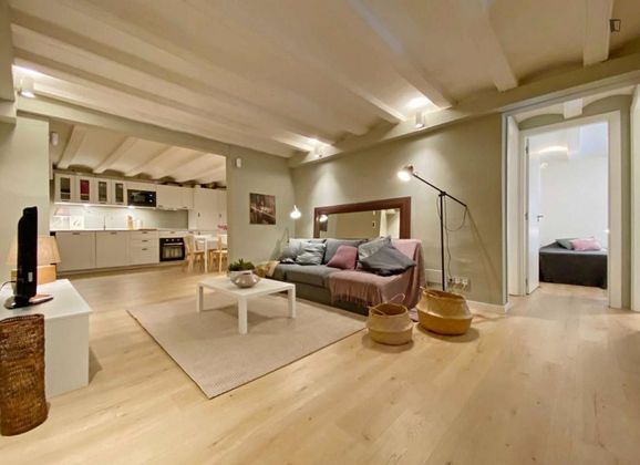Foto 1 de Piso en alquiler en El Gòtic de 4 habitaciones con muebles y aire acondicionado