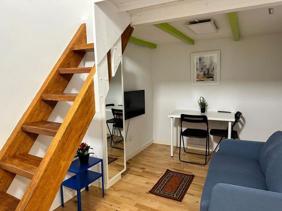 Foto 1 de Alquiler de estudio en Embajadores - Lavapiés con muebles y aire acondicionado