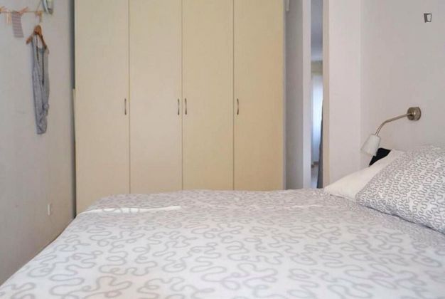 Foto 1 de Alquiler de piso en El Raval de 1 habitación con muebles y aire acondicionado