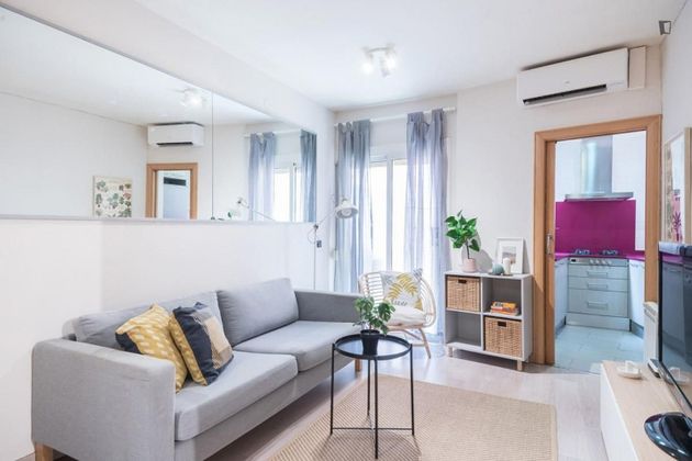 Foto 1 de Piso en alquiler en El Baix Guinardó de 2 habitaciones con muebles y aire acondicionado