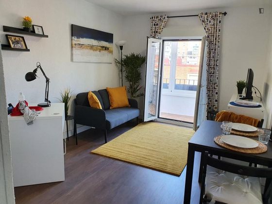 Foto 1 de Pis en lloguer a Peñagrande de 2 habitacions amb mobles i aire acondicionat