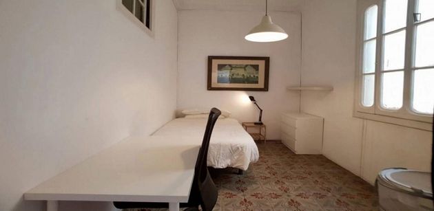 Foto 2 de Piso en alquiler en El Gòtic de 5 habitaciones con muebles