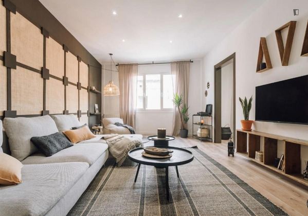 Foto 1 de Pis en lloguer a Vila de Gràcia de 3 habitacions amb mobles i aire acondicionat