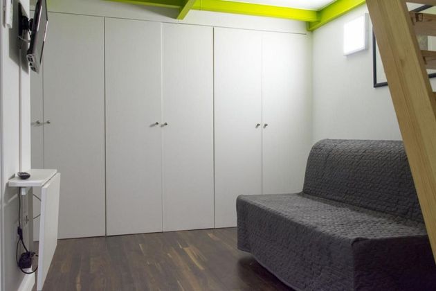 Foto 1 de Alquiler de piso en Embajadores - Lavapiés de 1 habitación con muebles y aire acondicionado