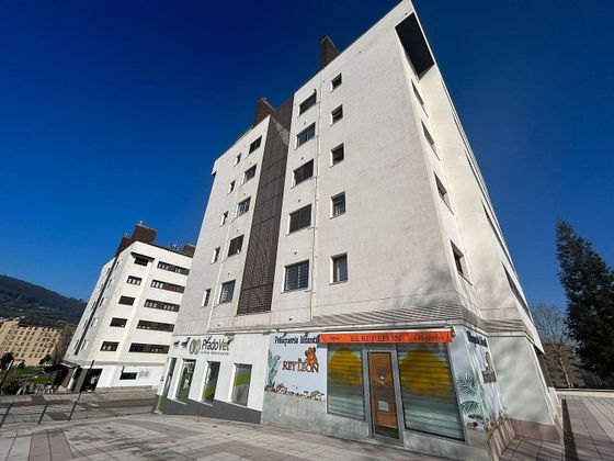 Foto 1 de Piso en venta en calle Talleres de Carros de 2 habitaciones con terraza y garaje