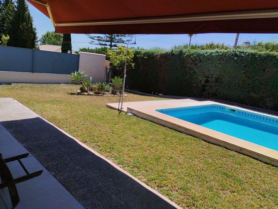 Foto 2 de Xalet en venda a calle Macarena de 5 habitacions amb terrassa i piscina