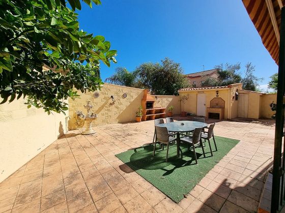 Foto 2 de Xalet en venda a calle Sierra Nevada de 4 habitacions amb terrassa i piscina