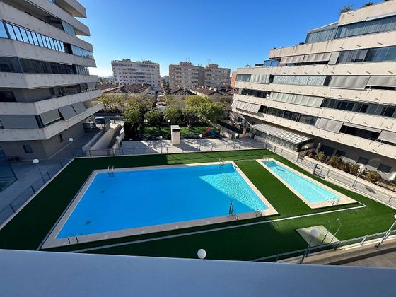 Foto 1 de Venta de piso en Ciutat Universitària de 3 habitaciones con terraza y piscina