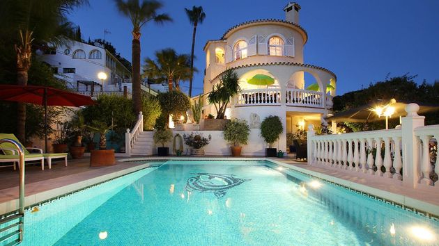 Foto 1 de Chalet en venta en Torreblanca del Sol de 5 habitaciones con terraza y piscina