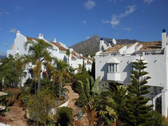 Foto 2 de Alquiler de casa en Lomas de Marbella Club - Puente Romano de 3 habitaciones con terraza y piscina