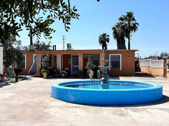 Foto 1 de Xalet en venda a Utrera de 4 habitacions amb piscina i jardí