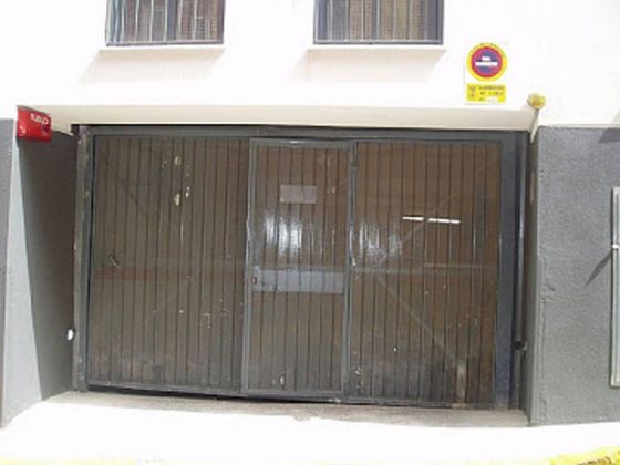 Foto 1 de Garatge en venda a Casco Antiguo de 390 m²