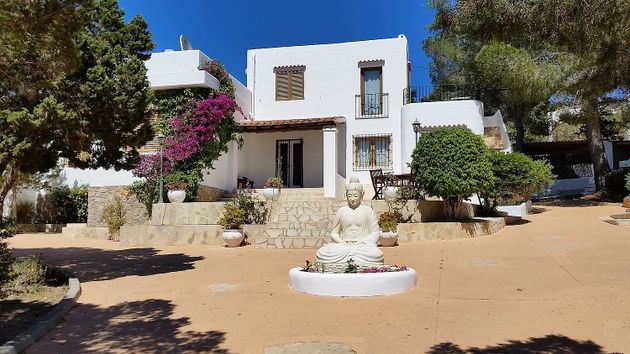 Foto 1 de Chalet en venta en Sant Antoni de Portmany de 3 habitaciones con terraza y piscina