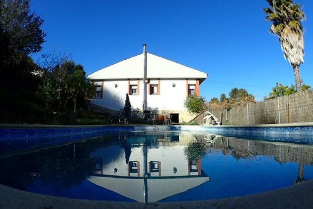 Foto 1 de Venta de chalet en Corbera de Llobregat de 5 habitaciones con terraza y piscina