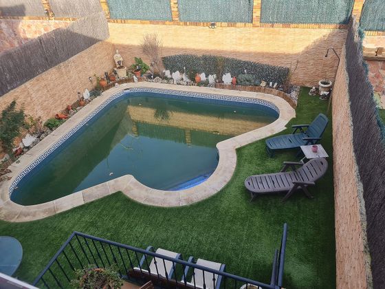 Foto 2 de Casa adossada en venda a El Pijorro de 3 habitacions amb terrassa i piscina