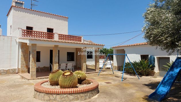 Foto 2 de Chalet en venta en Las Atalayas - Urmi - Cerro Mar de 3 habitaciones con terraza y piscina