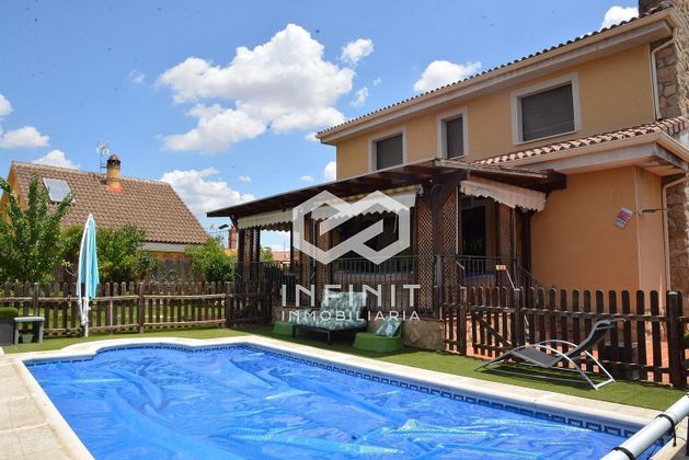 Foto 1 de Venta de chalet en Serracines de 4 habitaciones con terraza y piscina