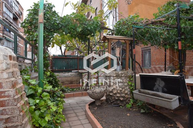 Foto 1 de Xalet en venda a Reyes Católicos de 3 habitacions amb terrassa i jardí