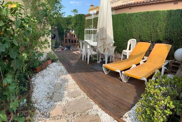 Foto 2 de Casa adossada en venda a Oliva Nova de 2 habitacions amb terrassa i piscina