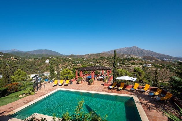 Foto 1 de Xalet en lloguer a calle Marbella de 7 habitacions amb terrassa i piscina