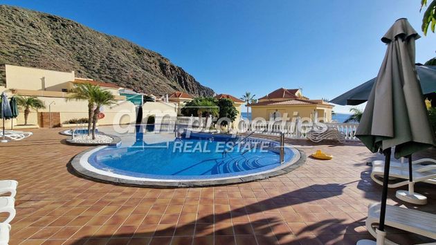 Foto 1 de Venta de casa en Los Cristianos - Playa de las Américas de 5 habitaciones con terraza y piscina