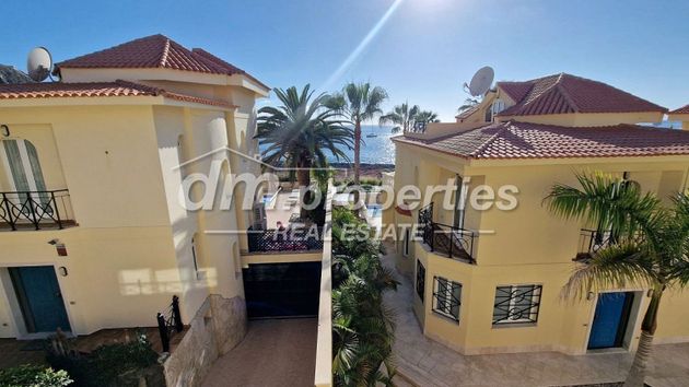 Foto 2 de Venta de casa en Los Cristianos - Playa de las Américas de 5 habitaciones con terraza y piscina