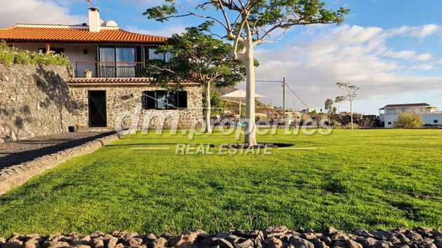 Foto 1 de Casa rural en venda a Playa de San Juan de 3 habitacions amb jardí i balcó