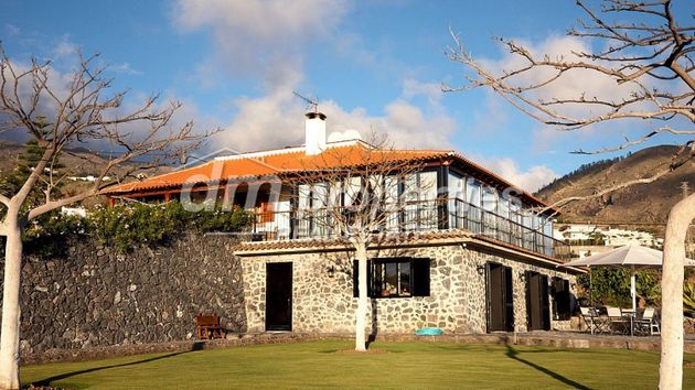 Foto 2 de Casa rural en venta en Playa de San Juan de 3 habitaciones con jardín y balcón