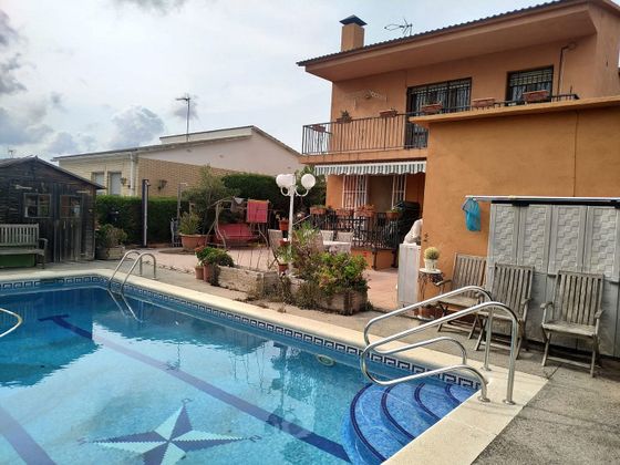 Foto 2 de Xalet en venda a La Muntanyeta - La Franquesa de 5 habitacions amb terrassa i piscina