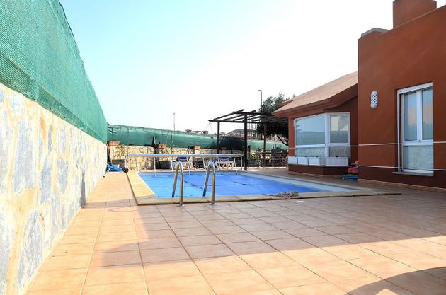 Foto 2 de Venta de chalet en Corralejo de 4 habitaciones con terraza y piscina