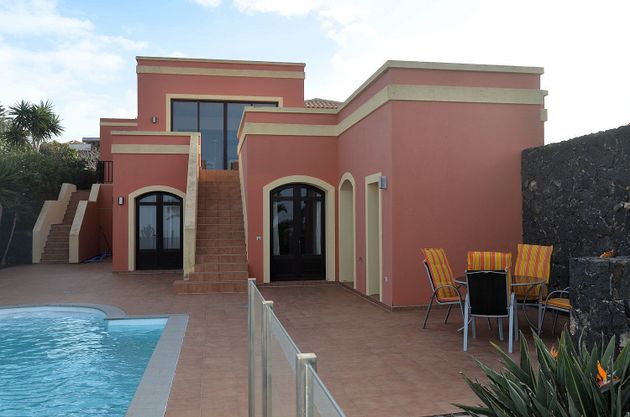 Foto 1 de Chalet en venta en Villaverde de 5 habitaciones con terraza y piscina