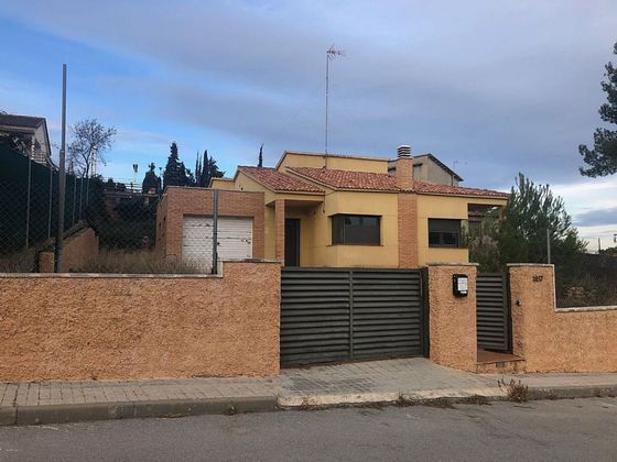 Foto 1 de Xalet en venda a calle Emporda de 4 habitacions amb terrassa i garatge