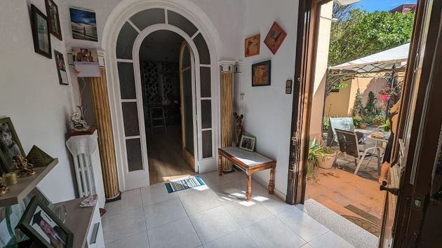 Foto 1 de Casa en venda a El Poble Sec - Parc de Montjuïc de 5 habitacions amb terrassa i jardí